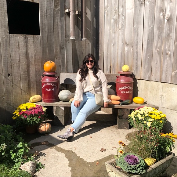 Meet your Poshie, Lauren! - Picture 6 of 6